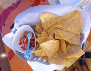 Tortilla Chips und Salsa als Gruß aus der Küche
