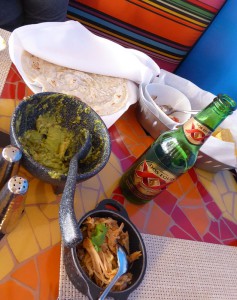 Pollo Picante, Guacamole, Tortillas