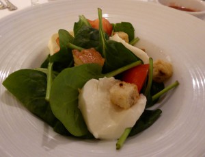 Garden Salad, Dressing im Hintergrund