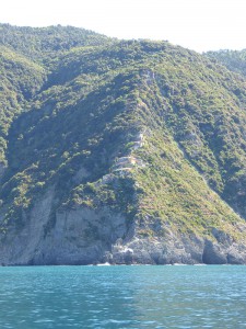 Häuser am Bergkamm