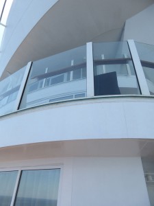 Blick auf die Balkone der Suiten auf Deck 12 und 14