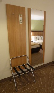 Garderobe und Spiegel