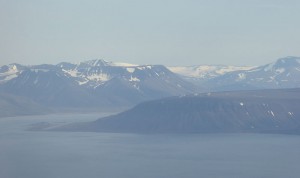 Links auf der Landzunge ist die Landebahn