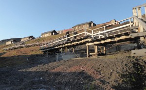Die Treppe mit den historischen Holzhäusern