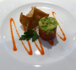 Avocado-Tomaten-Törtchen mit Krabben Won Ton