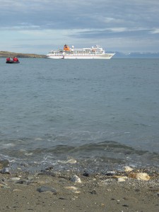 MS Bremen im Trygghamna Fjord