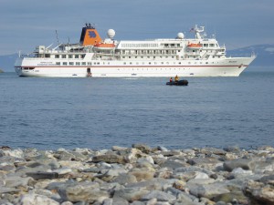 MS Bremen im Trygghamna Fjord