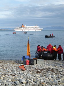 MS Bremen im Trygghamna Fjord