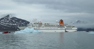 MS Bremen im Liefdefjord
