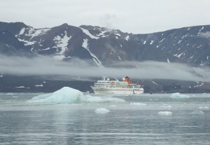 MS Bremen im Liefdefjord