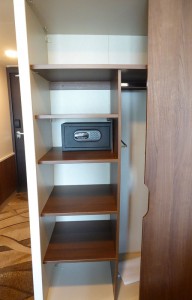 Kleiderschrank