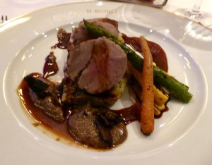 Medaillons de Veau à la Sauce Morilles et Pommes Macaire