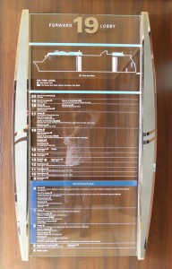Beschilderung bei den Aufzügen