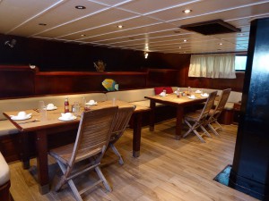 Salon / Restaurant