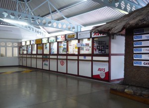 "Mietwagenstation" im Flughafen