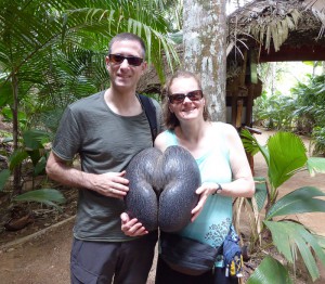 Carmen und Franz mit einer Coco de Mer