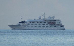 Crystal Esprit vor Curieuse