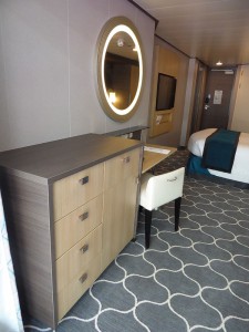 Sideboard mit Schreibtisch