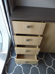 vier Schubladen