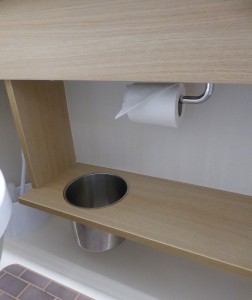 Ablage unter dem Waschtisch