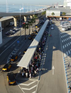 Taxistand am Terminal A - Passagierwechsel der Brilliance of the Seas