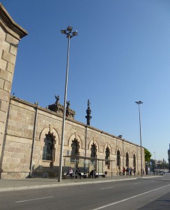 Haltestelle T3 Bus bei der Columbussäule