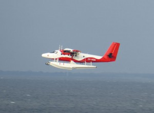 startendes Wasserflugzeug