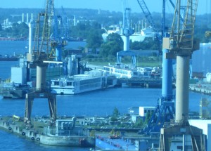 zwei Viking Longships bei der Neptun Werft
