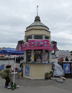 Kiosk vor der alten Markthalle