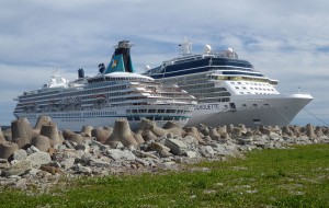 Artania und Celebrity Silhouette