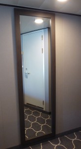raumhoher Spiegel