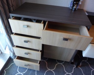 Schubladen im Sideboard