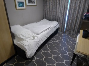 als Bett hergerichtetes Sofa