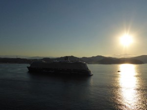 Mein Schiff 3 im Sonnenaufgang