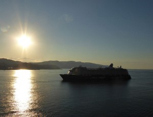 Mein Schiff 3 im Sonnenaufgang