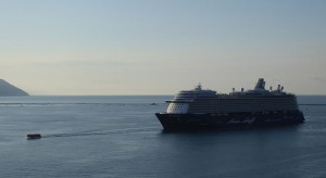 Mein Schiff 3 im Sonnenaufgang