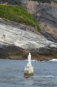 weiße Madonna im Meer