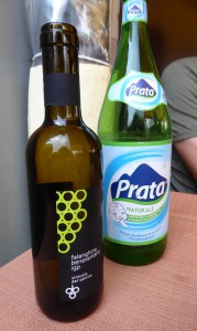 Wasser und Hauswein