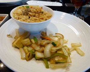 Fried Rice und Gemüse
