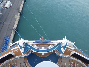 Blick von The Ultimate Abyss ins Aqua Theater