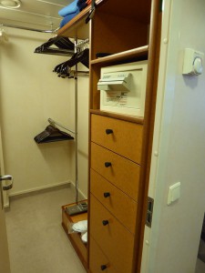 Kleiderschrank