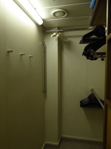 Kleiderschrank