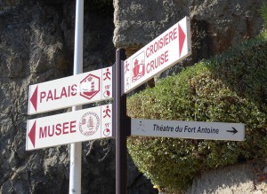 Beschilderung mit Minutenangaben