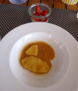 Warme Ananas in Salted Caramel Sauce und ein weiteres Dessert