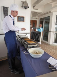 Frische Waffeln am Pooldeck