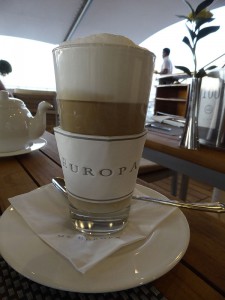 so schön kann eine Latte Macchiato serviert werden