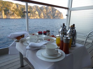 Frühstück am Balkon