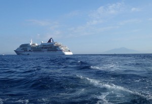 MS Europa vor Capri