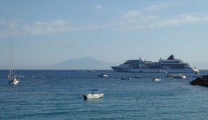 MS Europa vor Capri