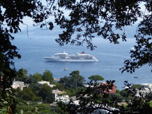 MS Europa vor Capri